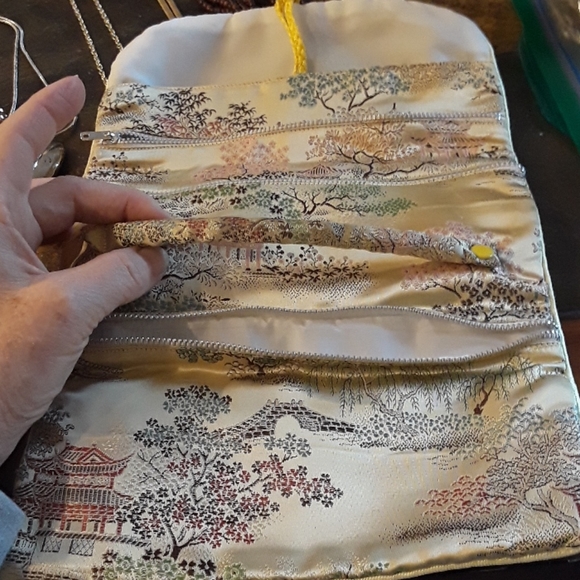 Jewelry lot, 13 pcs w/zippered travel bag - Picture 11 of 11